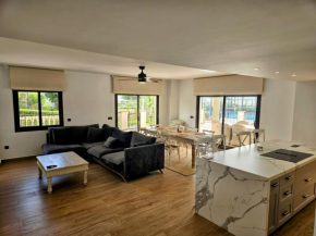 Luxury 3 bed apartment Marina de la Duquesa, huge terrace pool views, 500 meters to Beach, Manilva